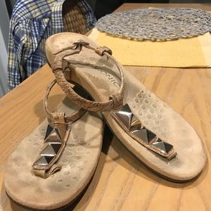 Vionic sandals size 7